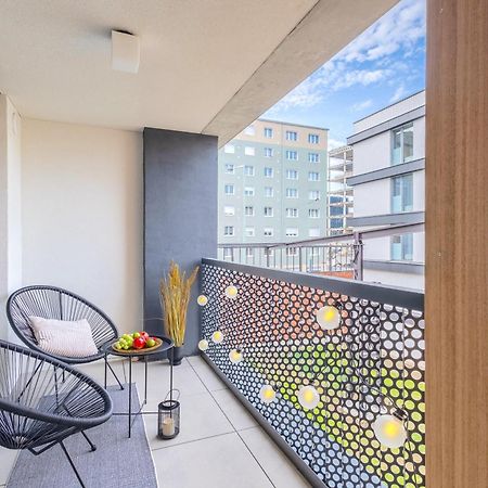 Design Apartment - Balcony, Free Parking, Yoga, 10 Mins To Center, By Gravity Prag Dış mekan fotoğraf