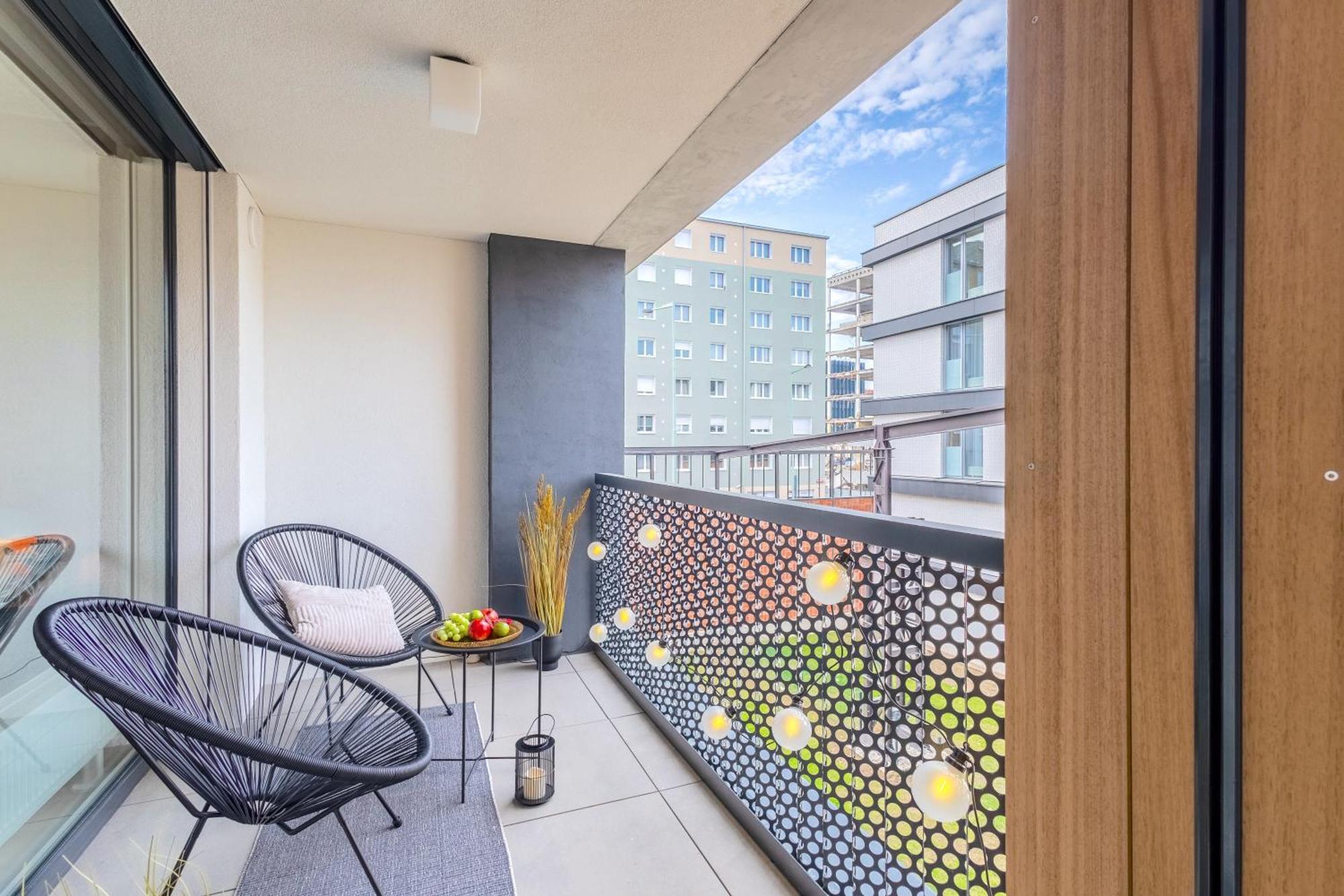 Design Apartment - Balcony, Free Parking, Yoga, 10 Mins To Center, By Gravity Prag Dış mekan fotoğraf