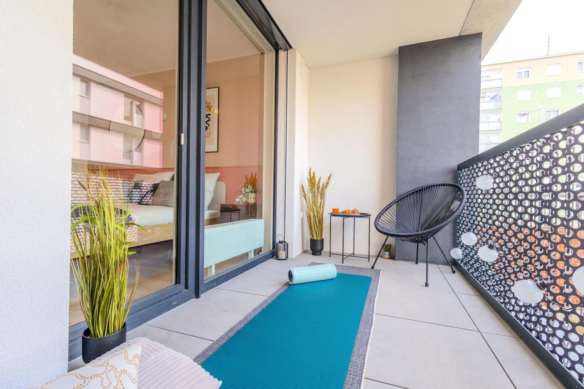 Design Apartment - Balcony, Free Parking, Yoga, 10 Mins To Center, By Gravity Prag Dış mekan fotoğraf