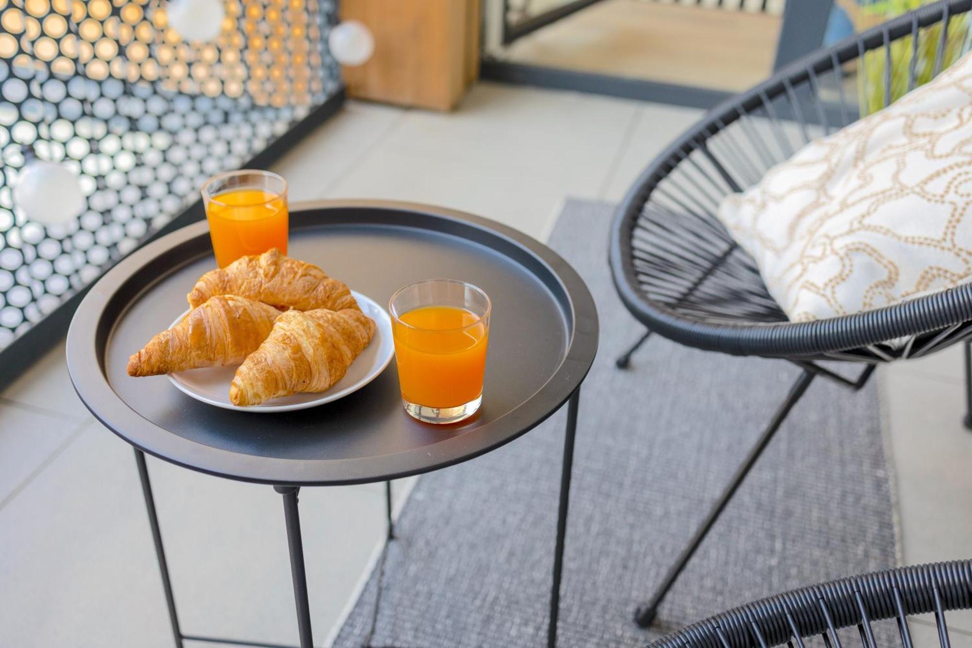 Design Apartment - Balcony, Free Parking, Yoga, 10 Mins To Center, By Gravity Prag Dış mekan fotoğraf