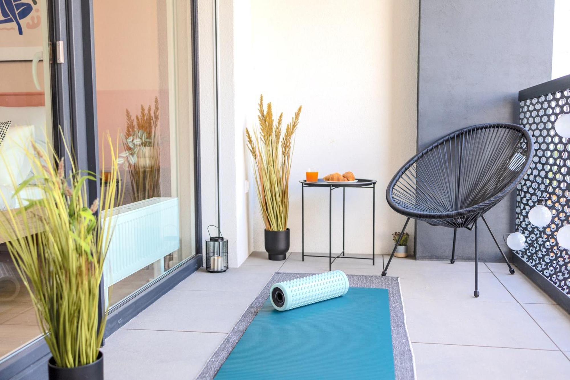 Design Apartment - Balcony, Free Parking, Yoga, 10 Mins To Center, By Gravity Prag Dış mekan fotoğraf